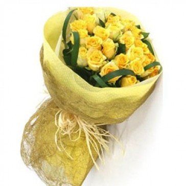 Bunch Of 20 Yellow Roses Packed In Jute