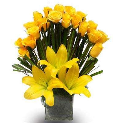 Arrangement Of 20 Yellow Roses And 2 Yellow Asiatic Lilies