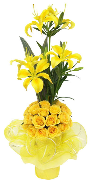 Bunch Of 3 Lilies And 12 Yellow Roses